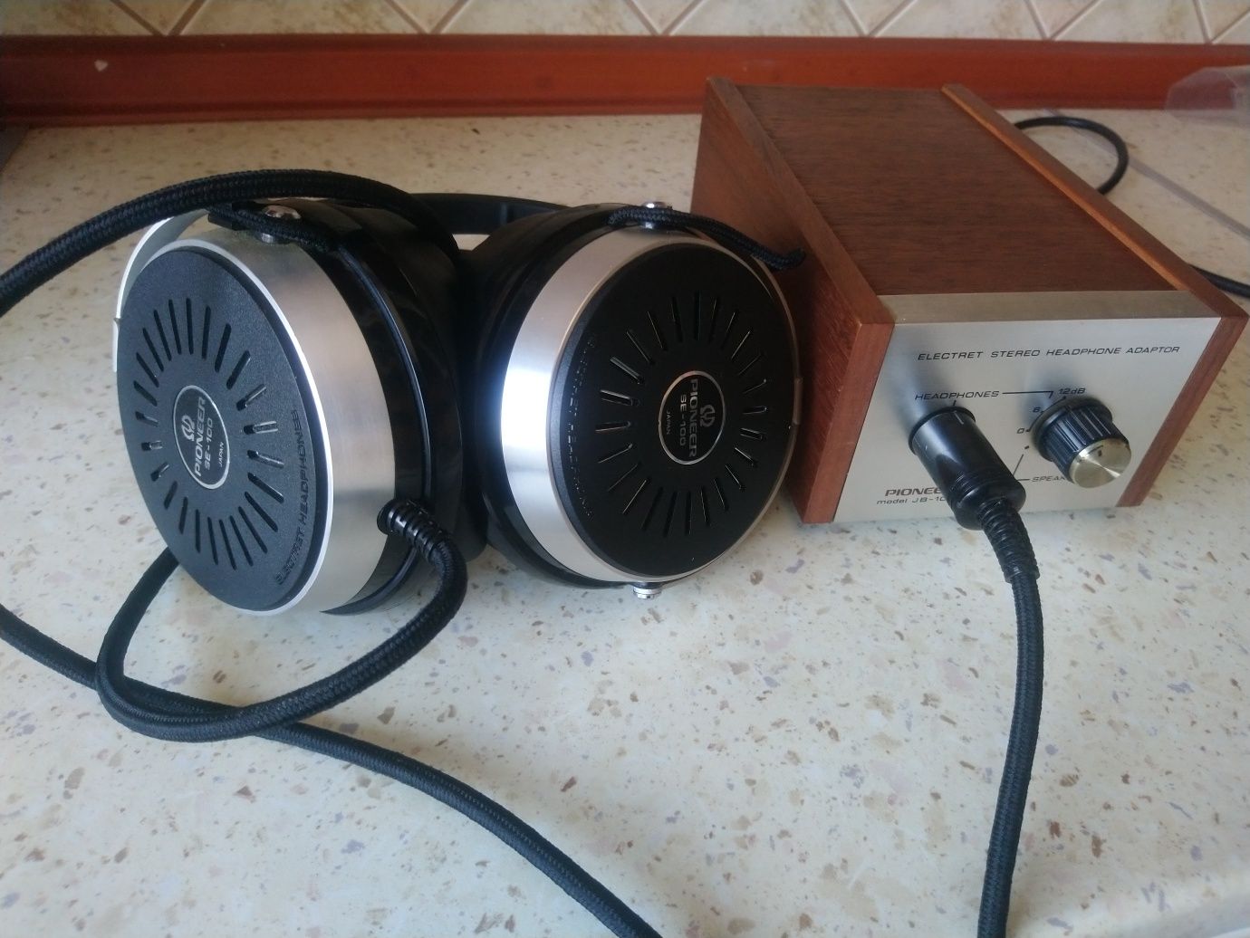 Słuchawki nauszne + wzmacniacz PIONEER SE-100 + PIONEER JB-100 (1972r)