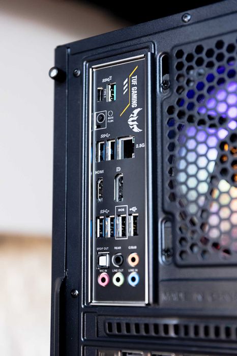 Komputer gamingowy, Ryzen 7 5700X, Sapphire RX 6800.