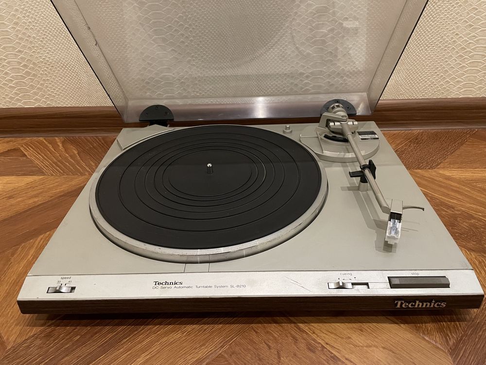 Програвач вінілу Technics SL-B210