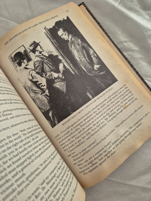 Livro em inglês Sherlock Holmes The Complete Illustrated Short Stories