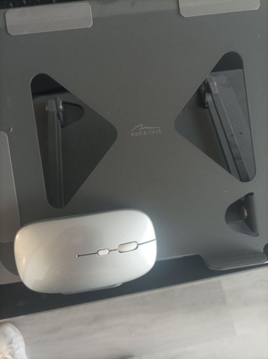 2019 rok Laptop MacBook Pro 13 intel Core i7.  Nowy Touchbar. A1989