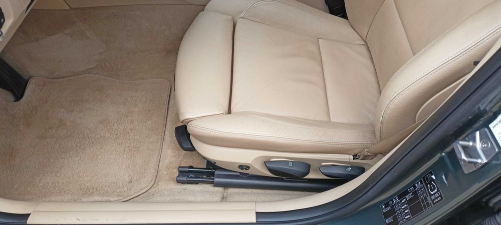 Profesjonalne pranie wnętrz samochodów, polerowanie lamp, polerowanie.