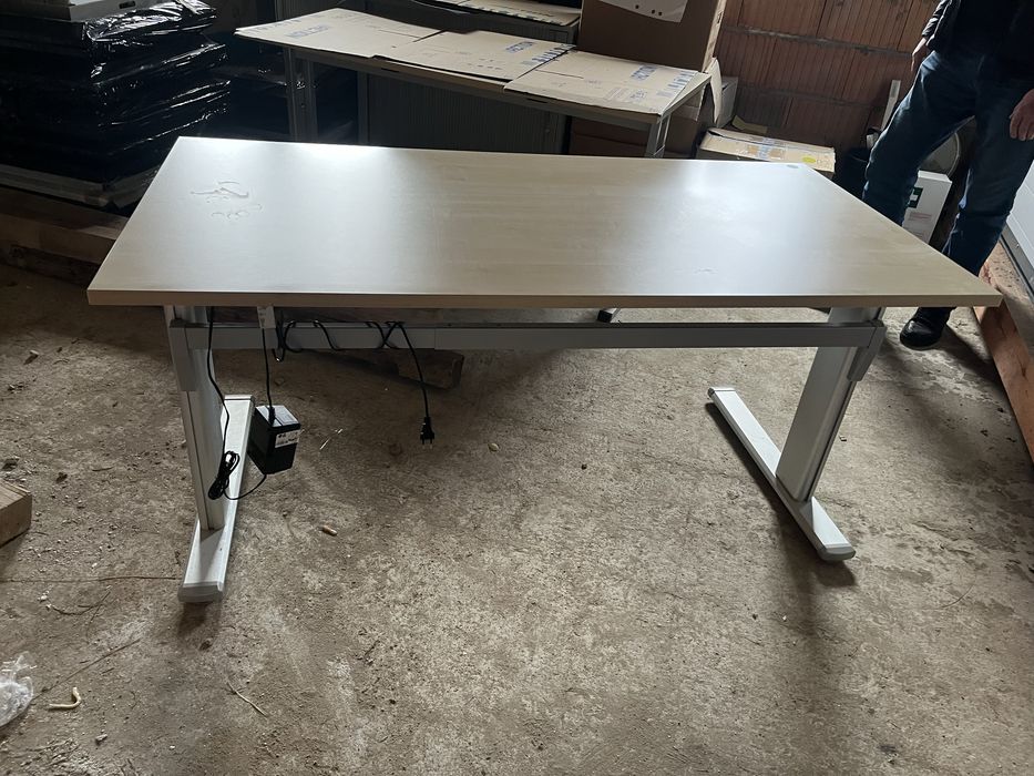 Biurko z elektryczna regulacja