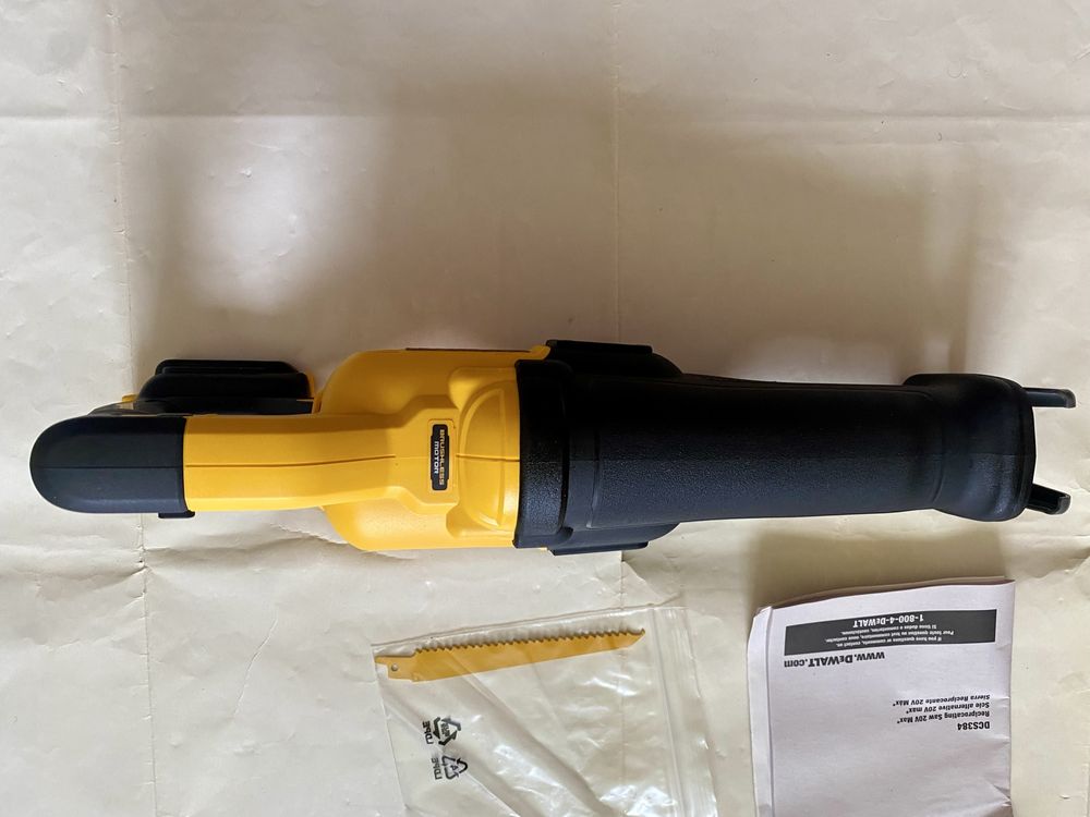Пила Dewalt dcs384