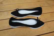 czarne zamszowe loafersy mokasyny baleriny Bata Light skórzane miękkie