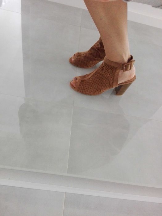 Sandały na słupku r. 40