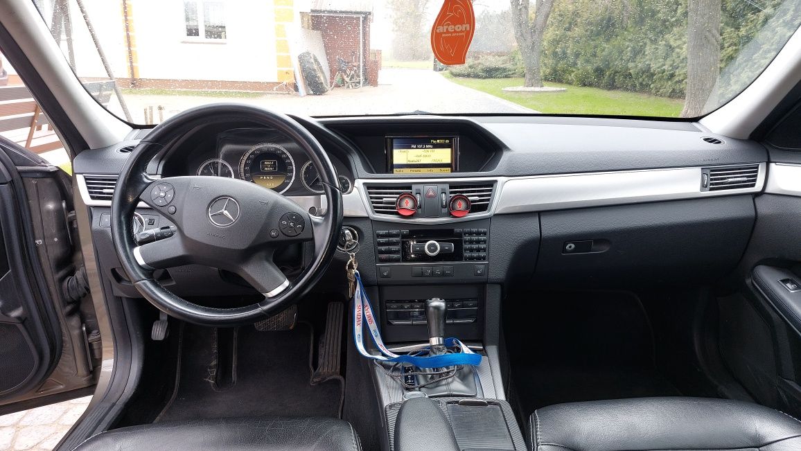 Mercedes E200 z 2011 roku