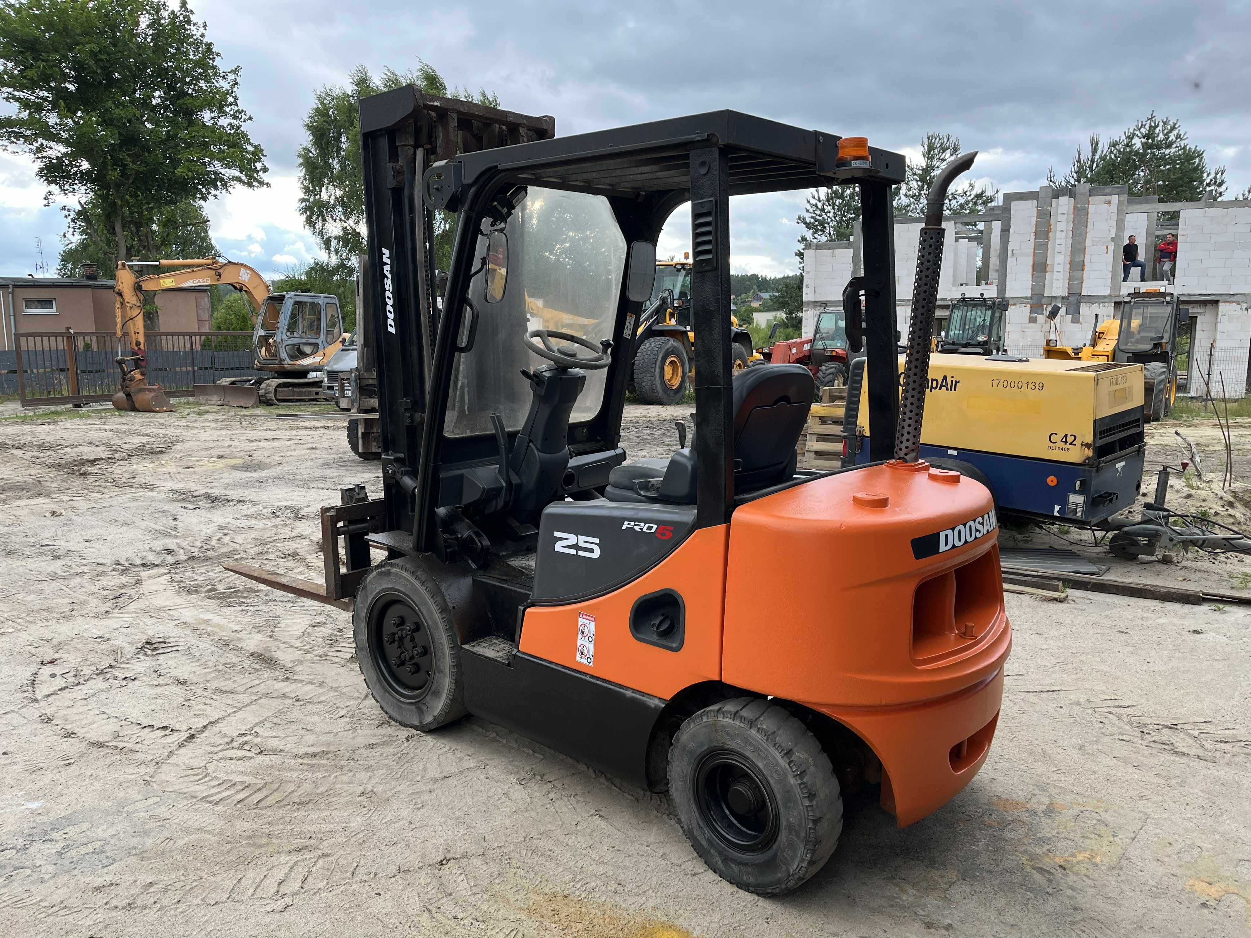 Doosan D25-S5 wózek widłowy 2012r Triplex + boczny przesuw Sprowadzony