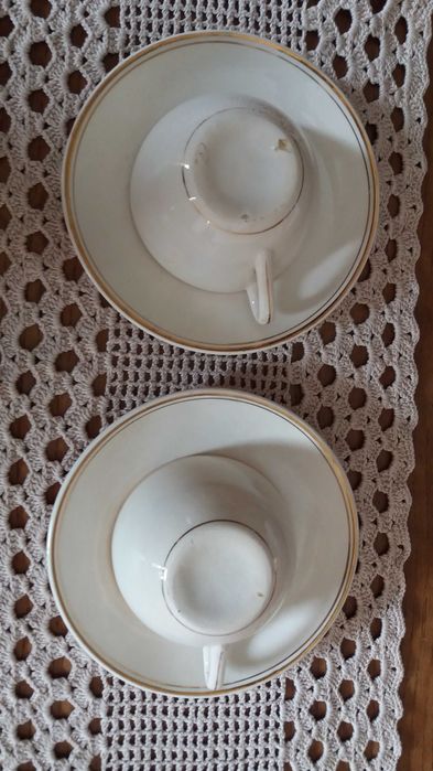 Chávenas Antigas em porcelana pintadas à mão