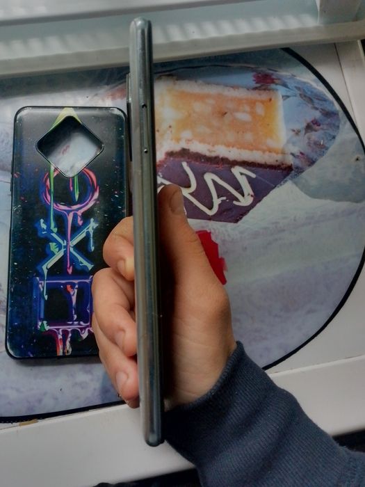 Телефон Infinix Zero 8