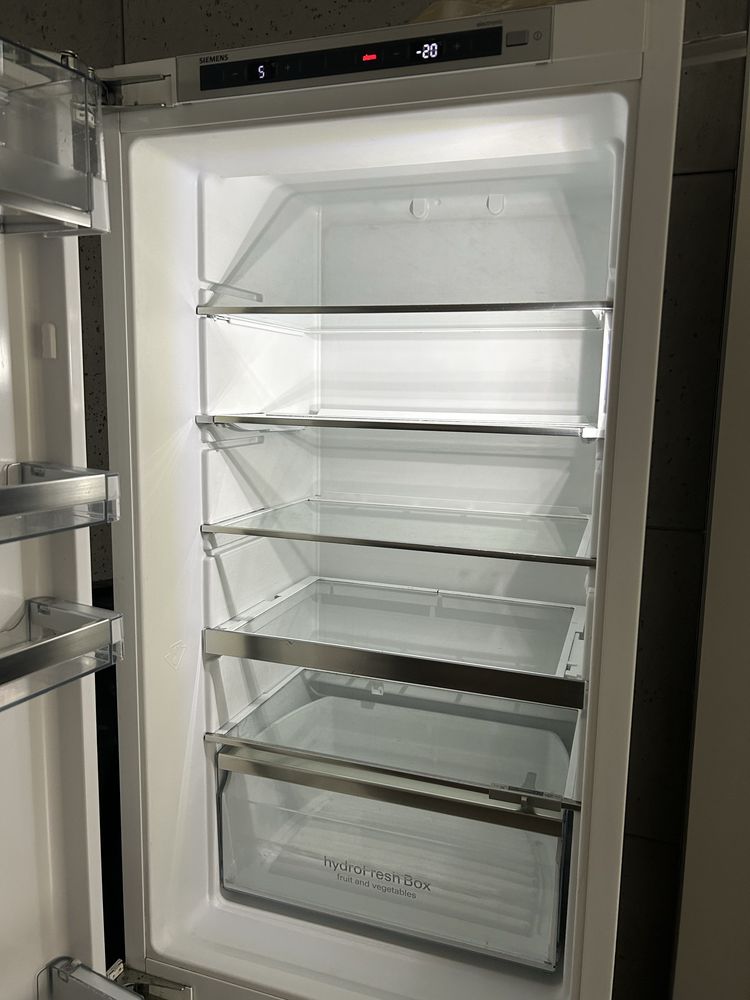 Lodówk SIEMENS no frost do zabudowy w pelni sprawna