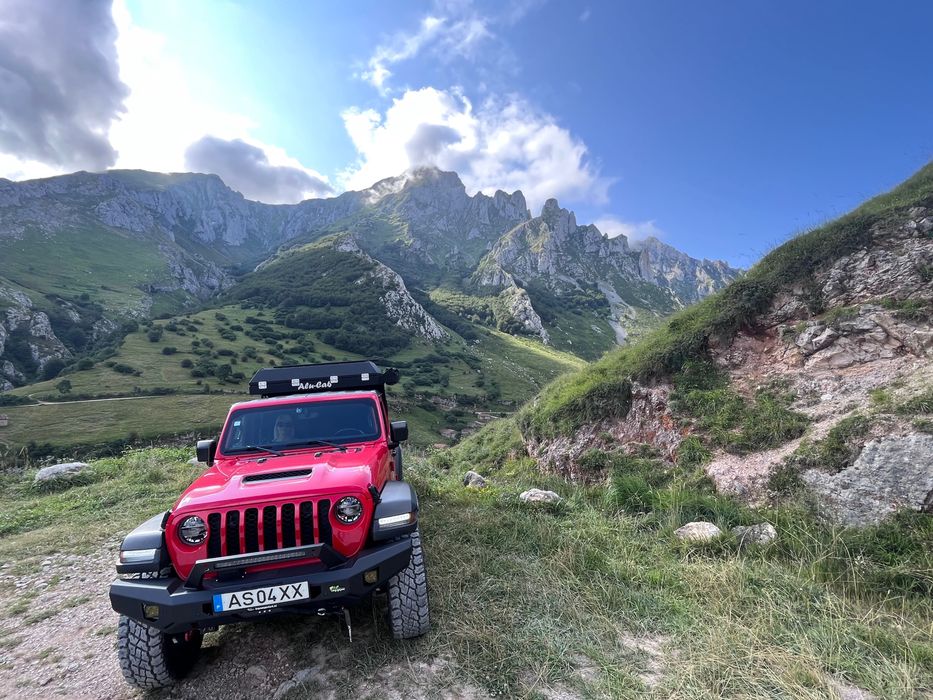 Jeep Gladiator with Alu-Cab rooftent