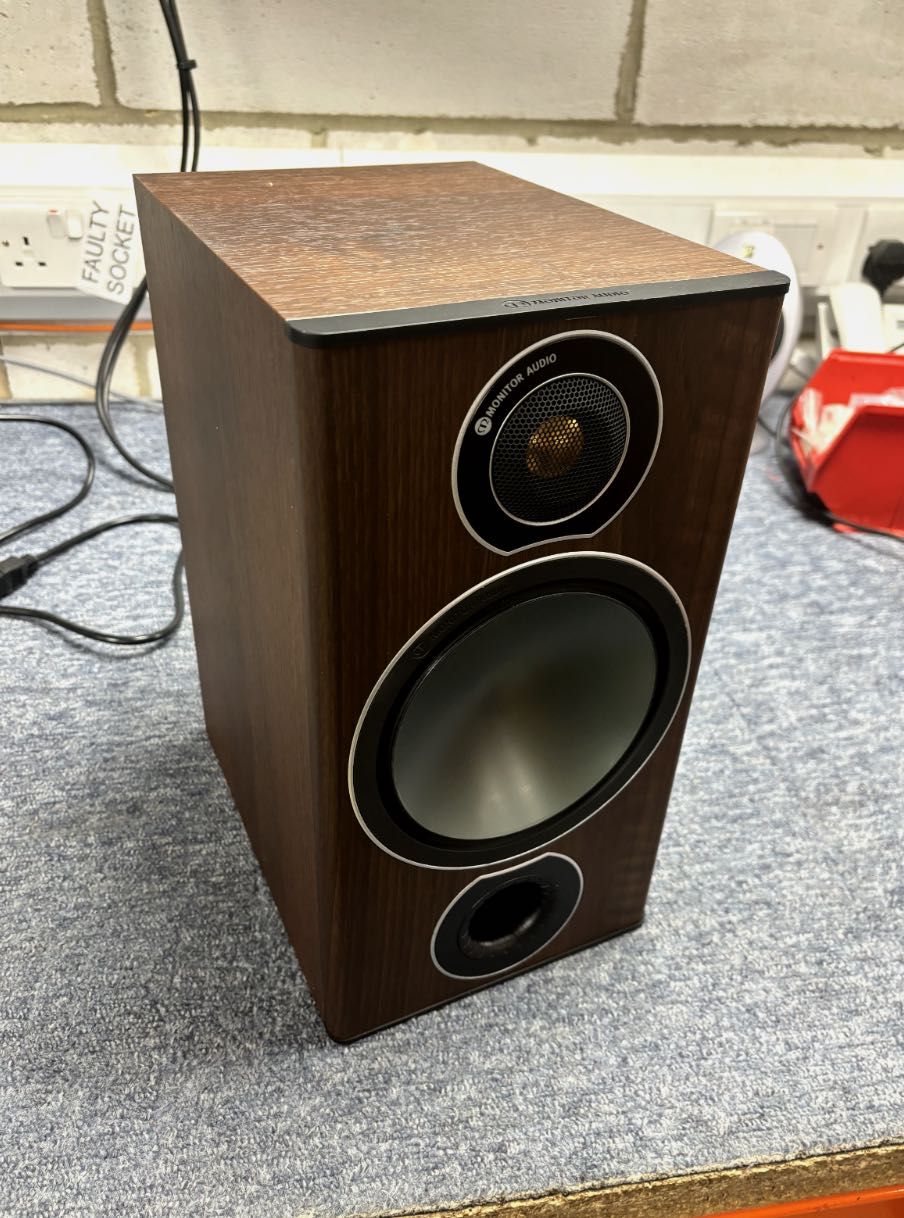 Monitor Audio Bronze 2 полична акустична система високого рівня
