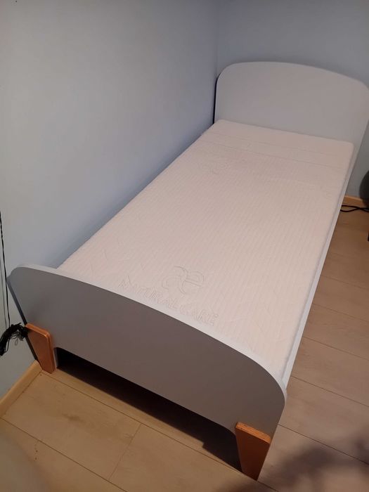 Sprzedam łóżko dziecięce 80x160 cm z materacem Hevea SnuDo