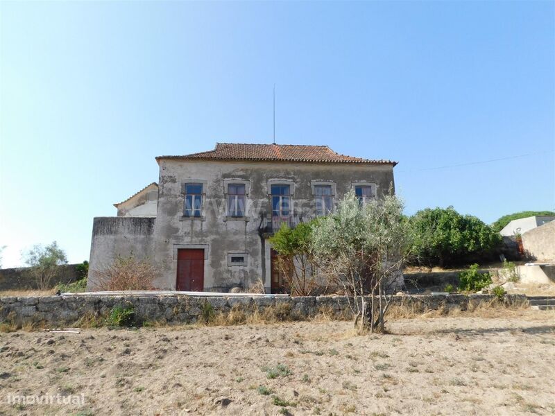 Moradia Isolada T4 / Seia, Torrozelo e Folhadosa