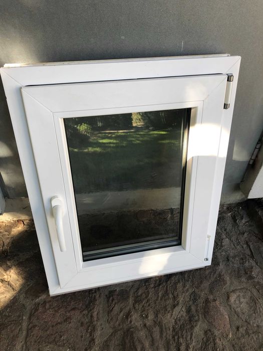 używane łazienkowe okno pcv 56 szer/70 wys