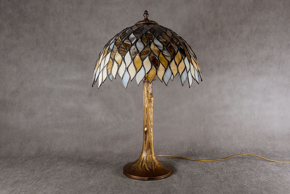 Mosiężna lampa stołowa / biurkowa w stylu Tiffany, pień drzewa