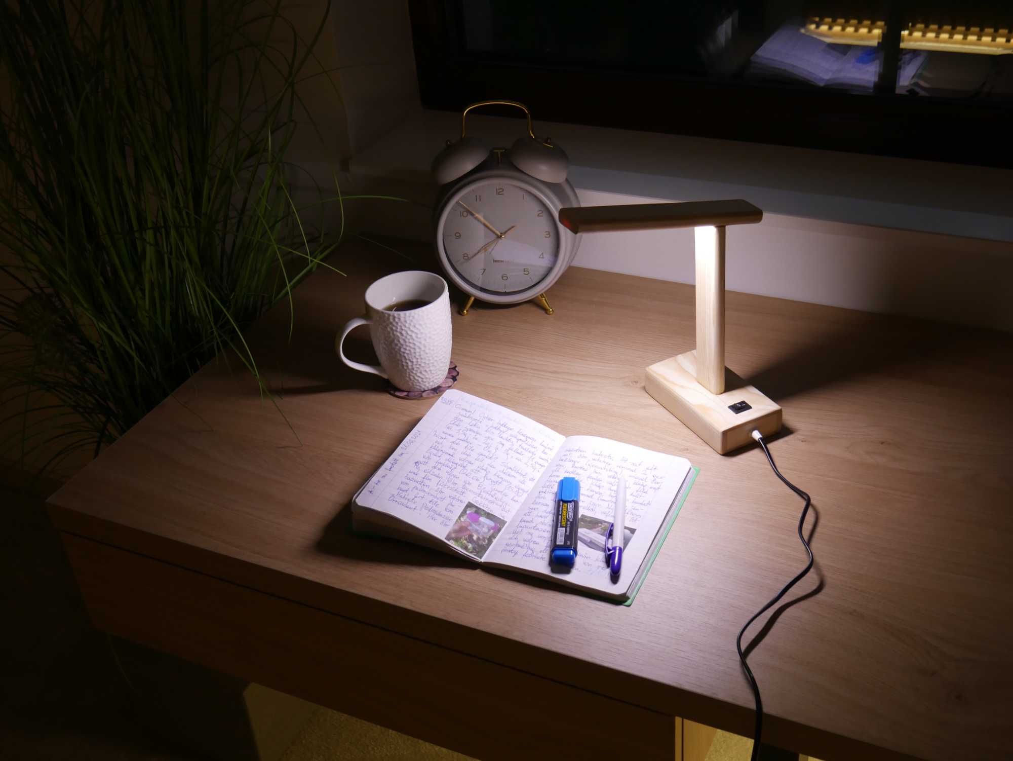 Ręcznie robiona drewniana lampka biurowa nocna LED