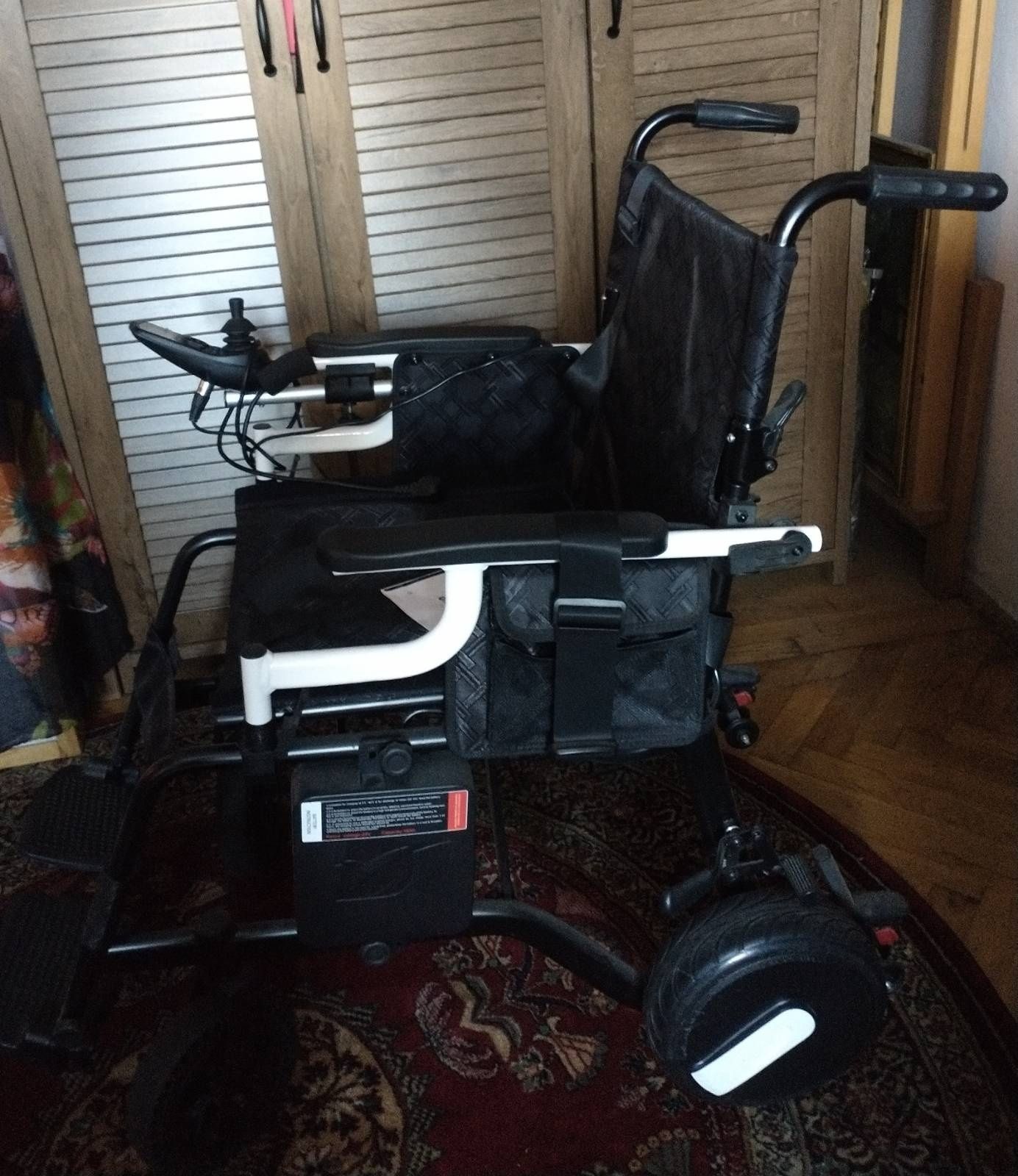 Wózek inwalidzki elektryczny WHEELIE ELECTRIC