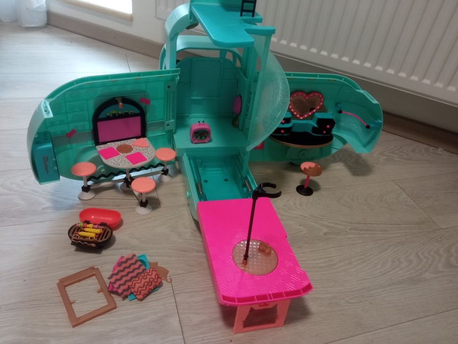 Kamper L.O.L. Suprise!