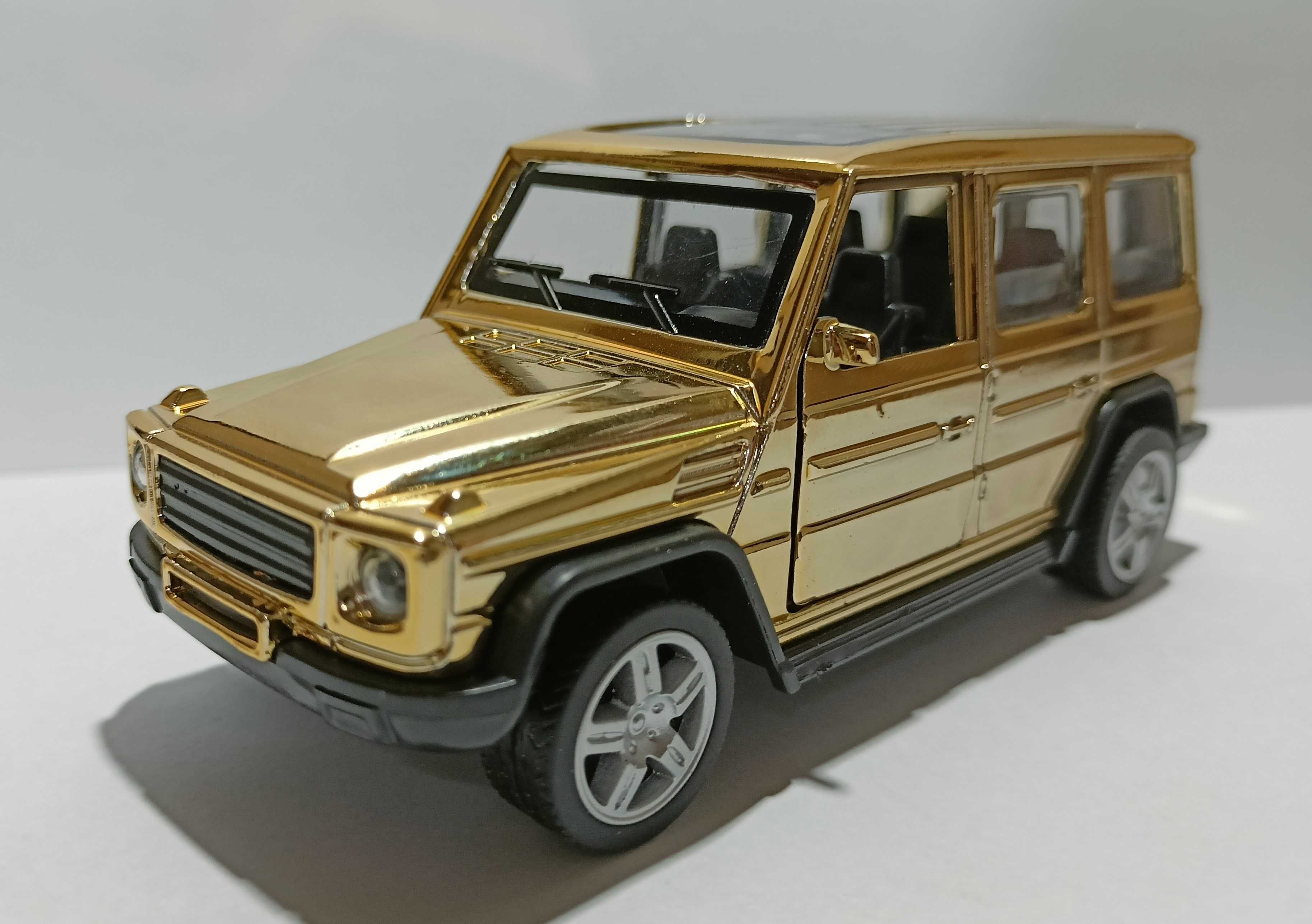 Model samochodu Mercedes G klasa G63 1:36 złoty