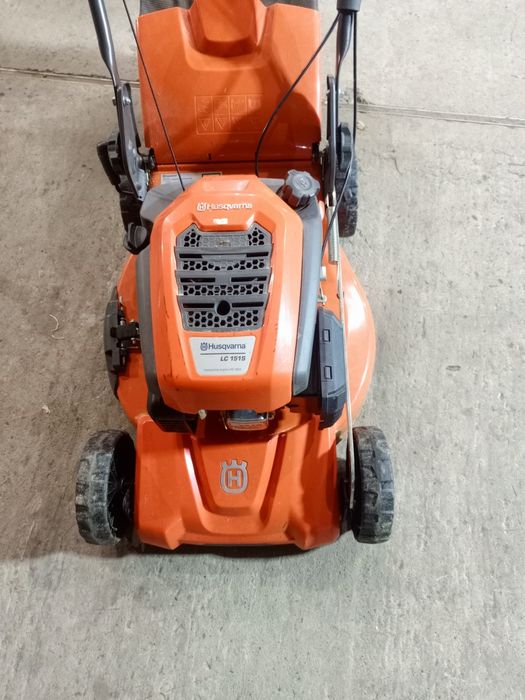 Продам газонокосілку Husqvarna LC 151 s