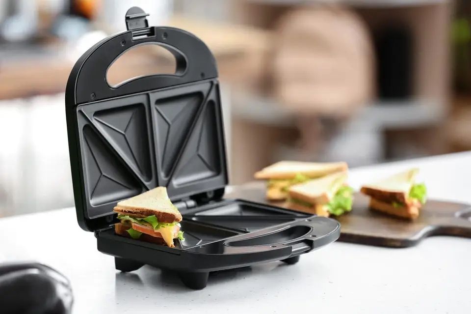 Сендвичница MAGIO MG-360