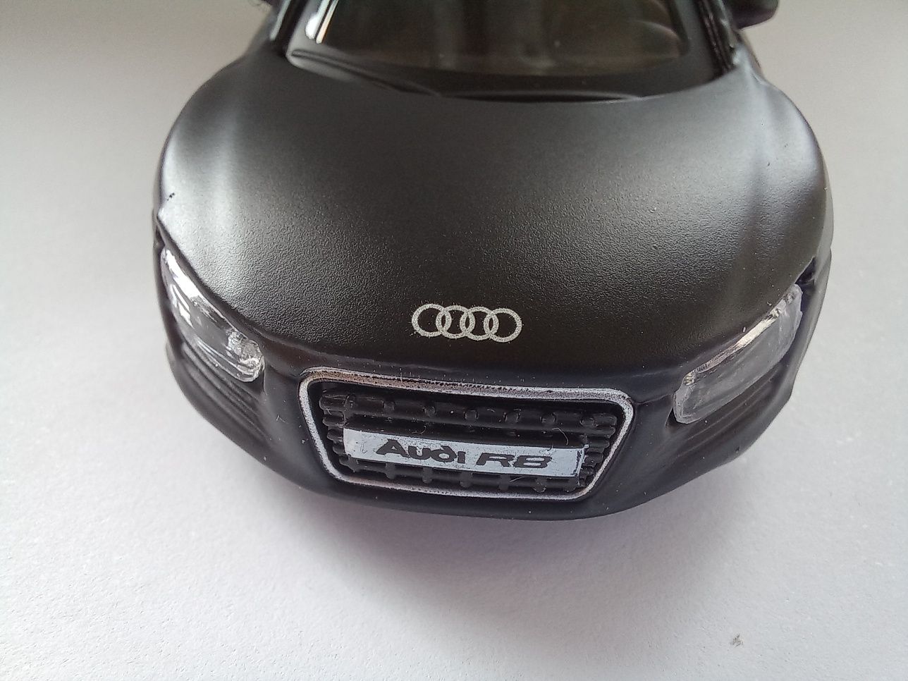 Bburago Audi R8, skala 1:43