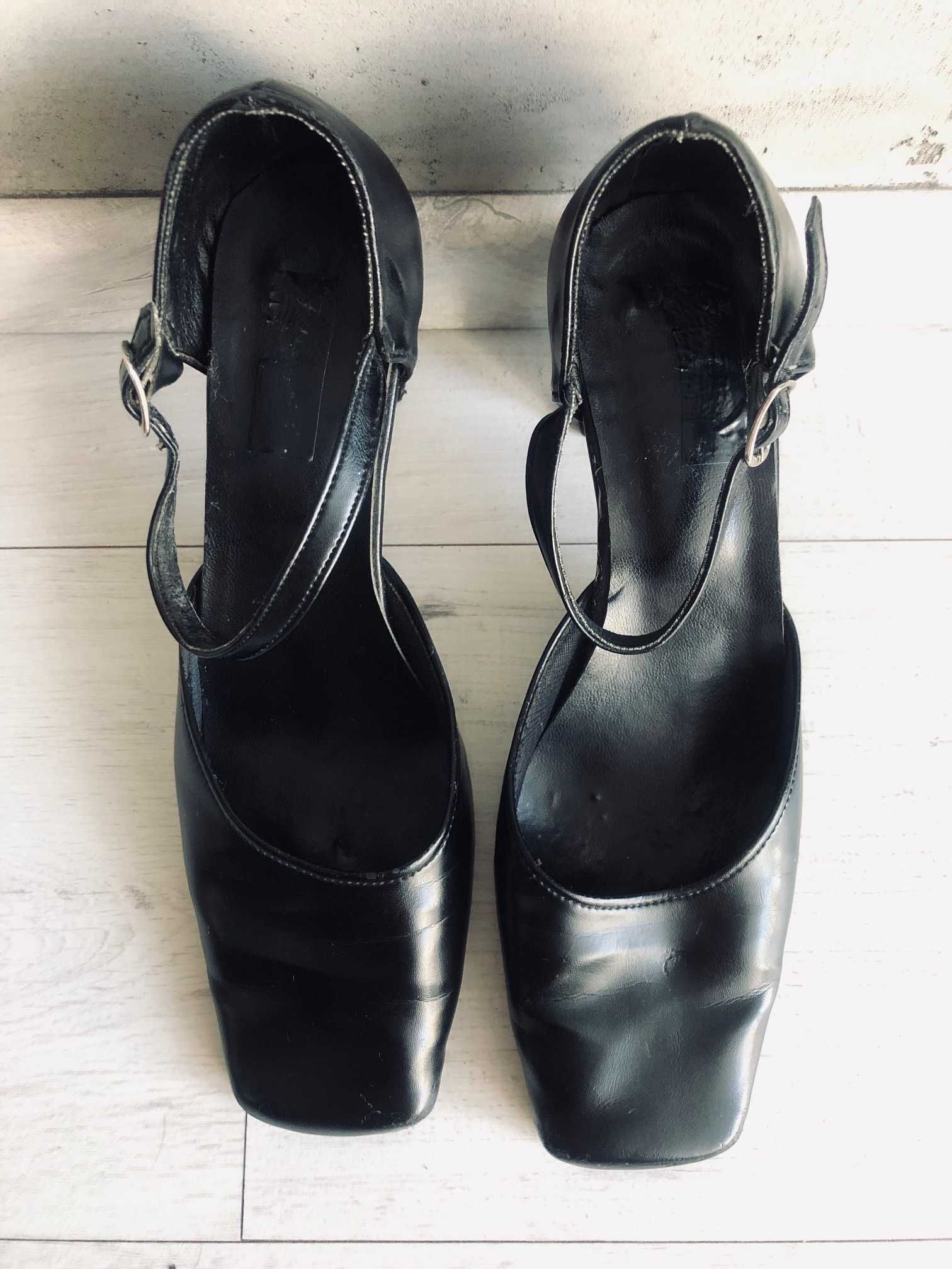 Czarne sandały buty prostokątny obcas CCC 36