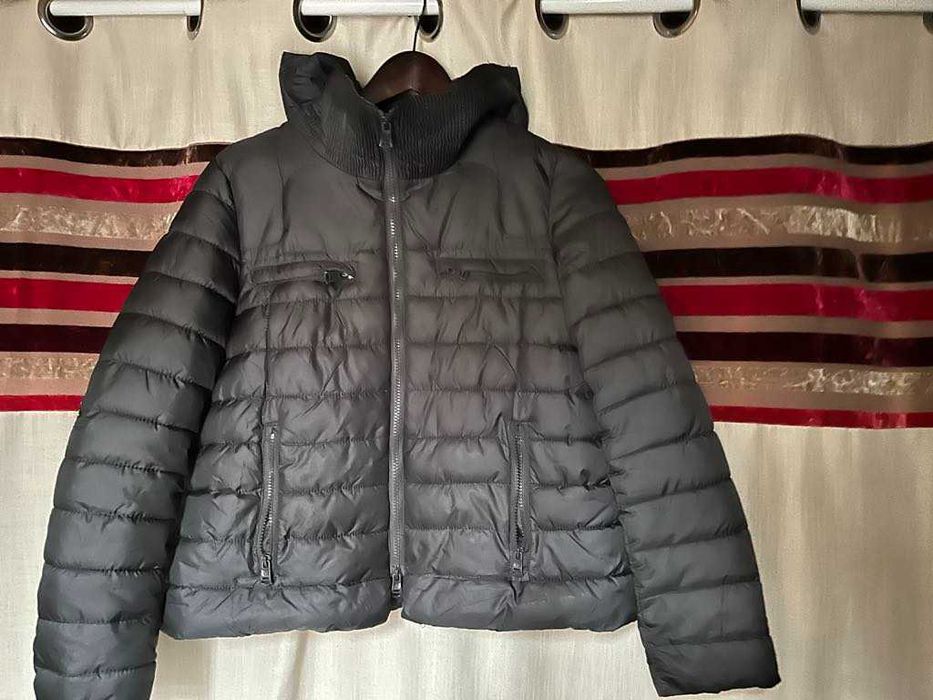 Жіноча сіра куртка з капюшоном