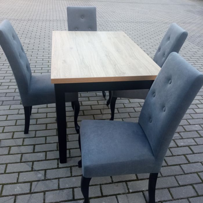 Krzesła, stół, zestaw
