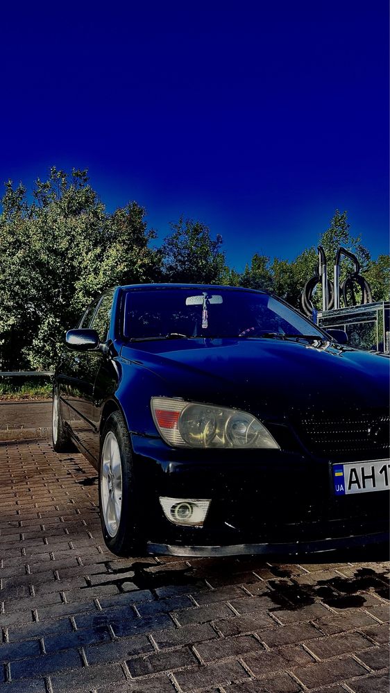 Продам Lexus IS200