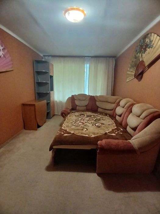 Квартира з меблями і технікою