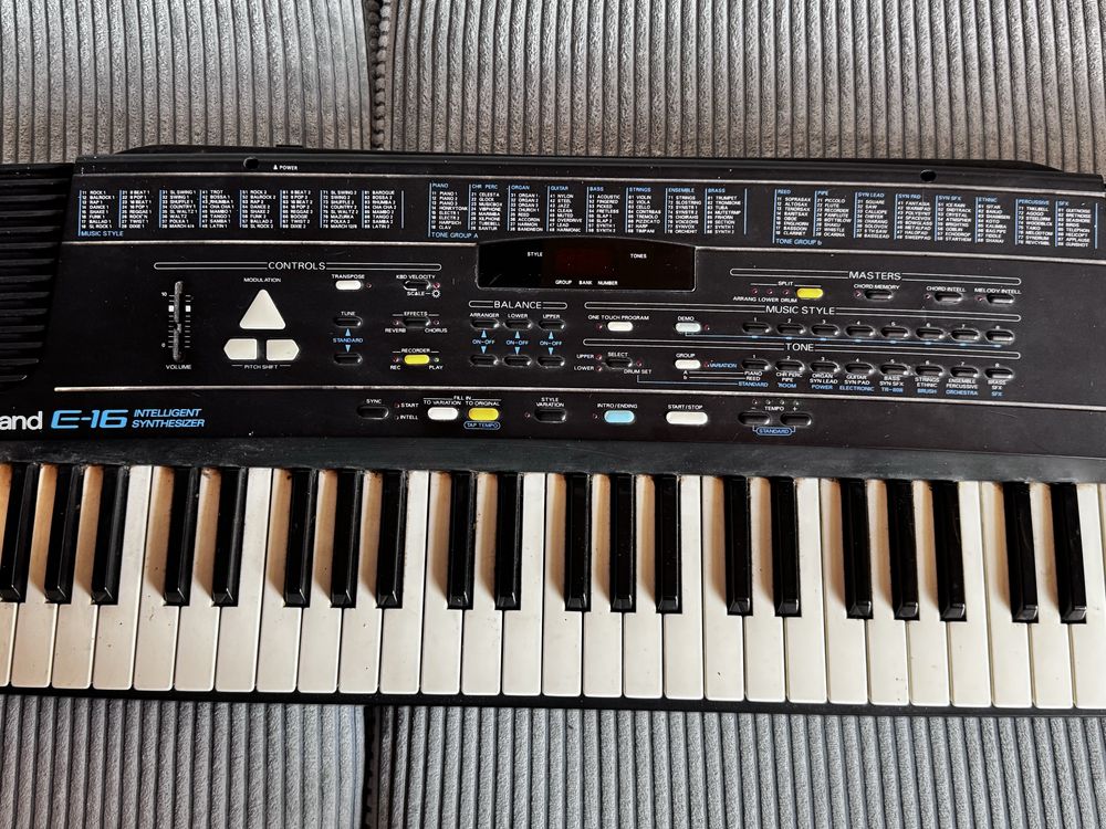 Keyboard Roland e-16