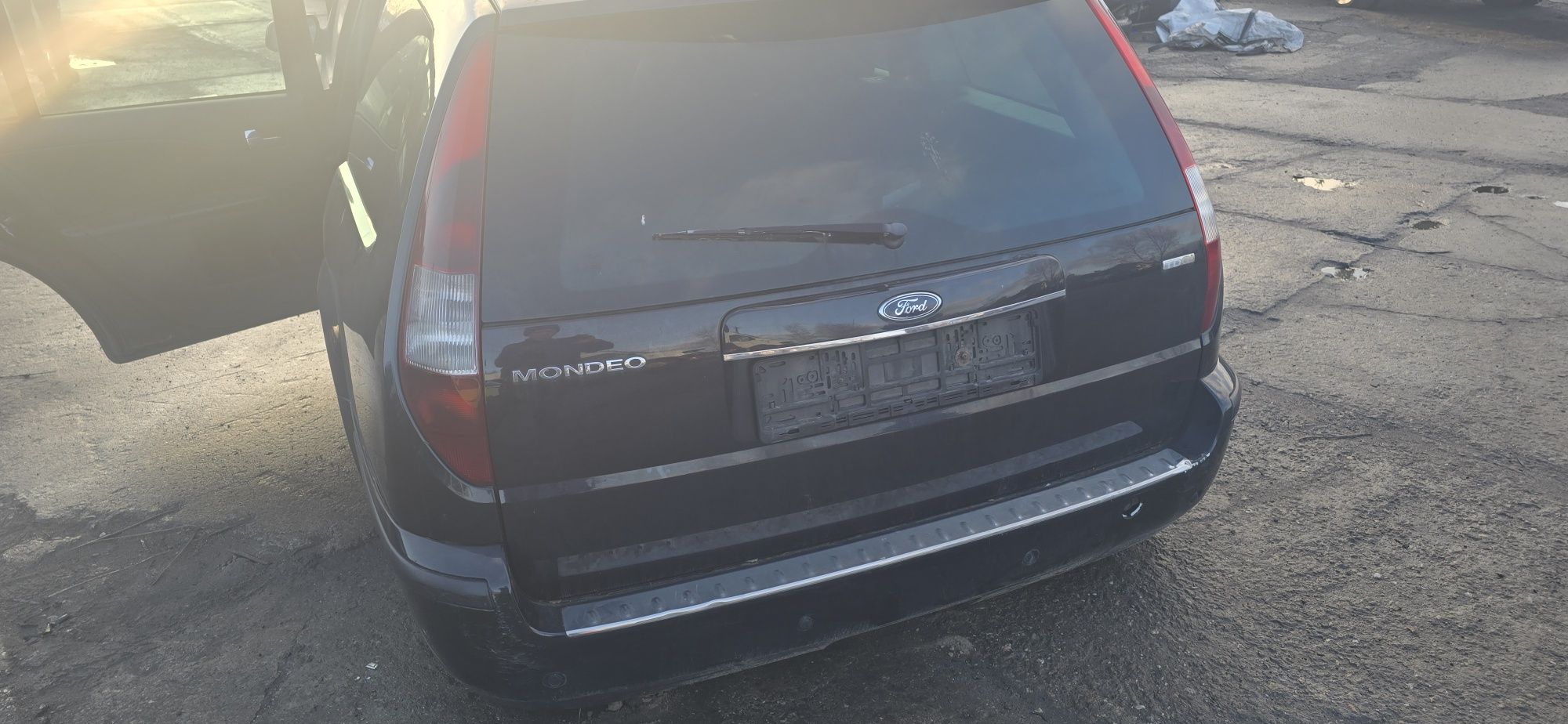 Drzwi  klapa sanki G 0 Ford Mondeo MK3 2,0 kombi części