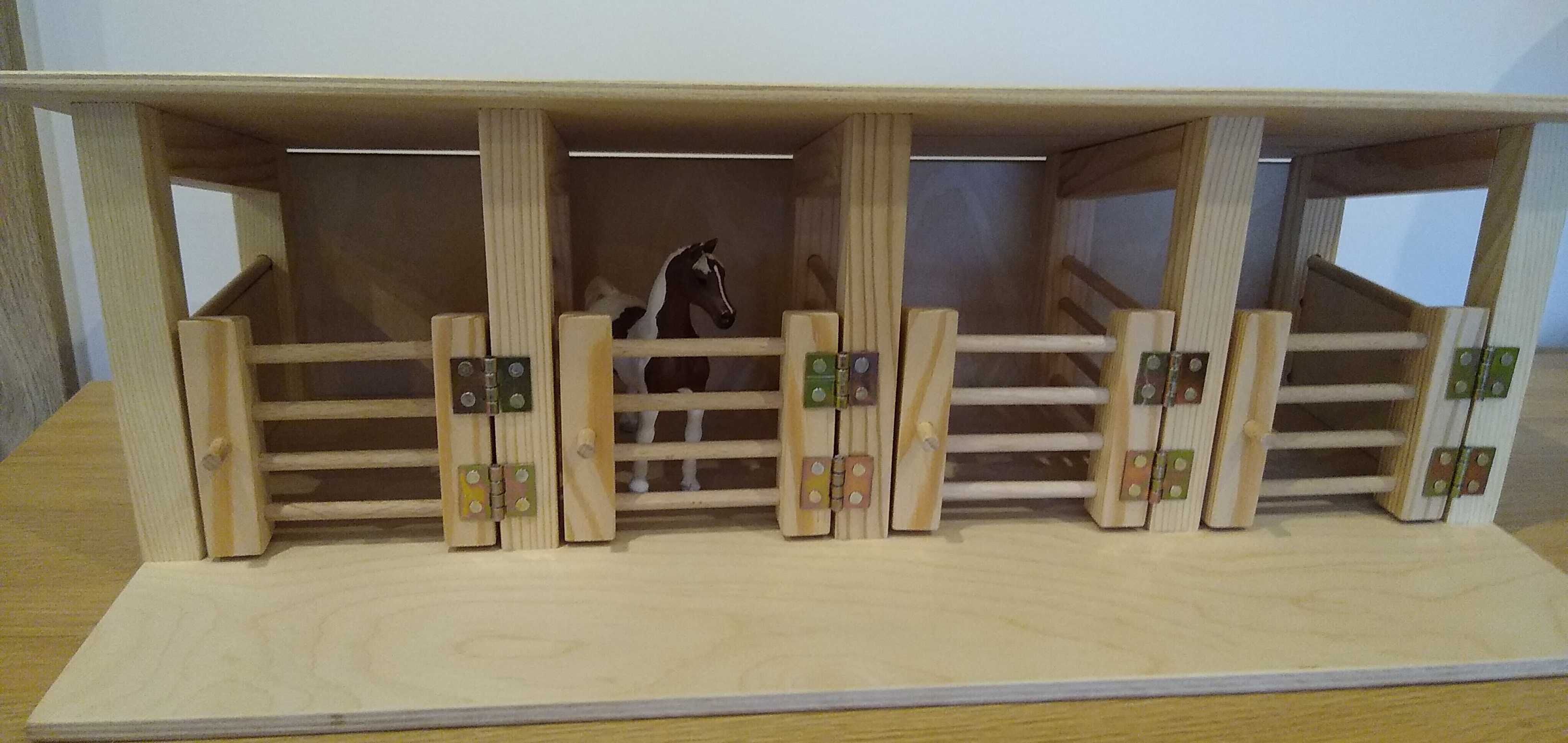 Stajnia 4 boksy dla koni schleich