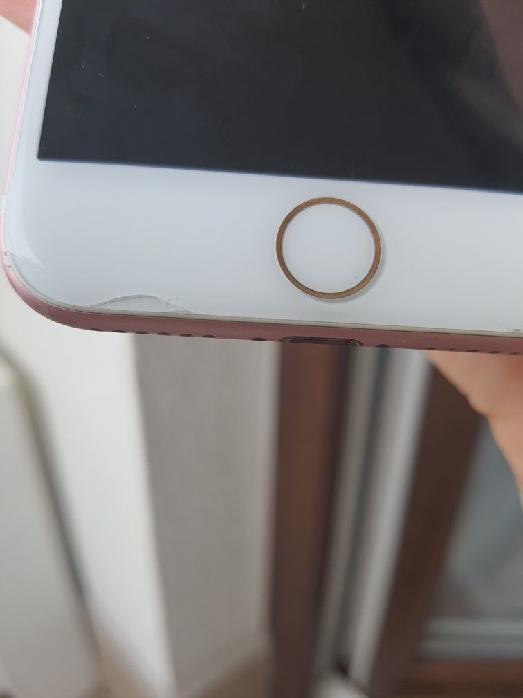 Iphone 7 kondycja baterii 75%, niedziałający mikrofon.