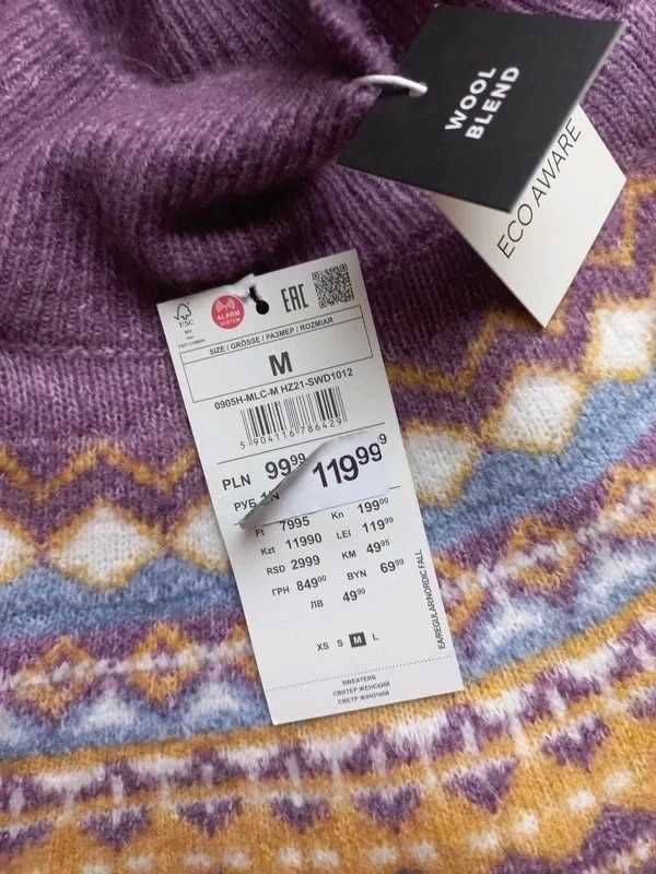 Fioletowy sweter/półgolf ze wzorem M/L House