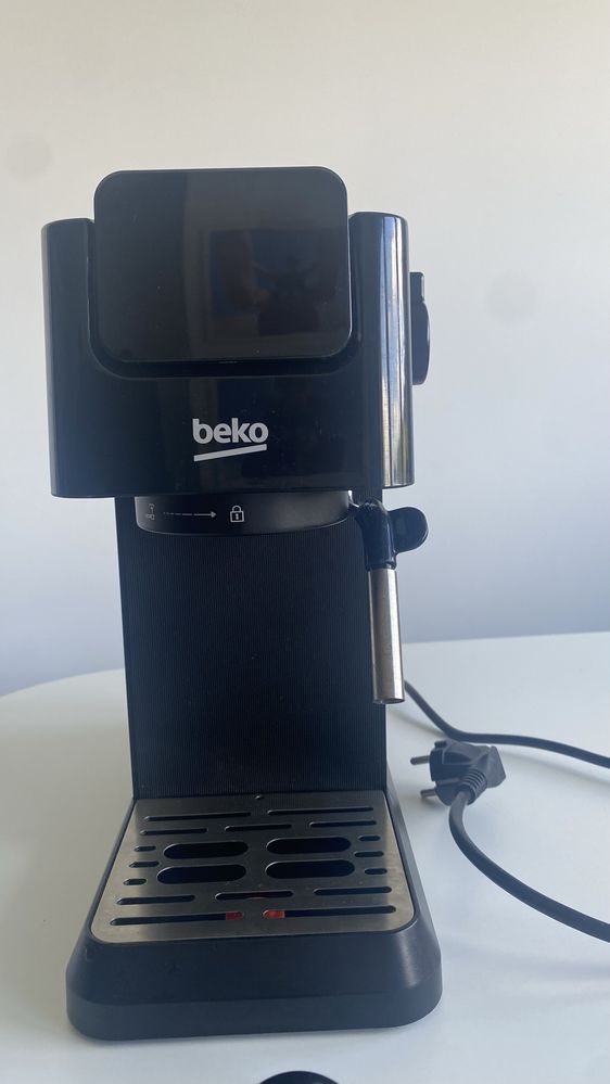 Ekspres kolbowy BEKO caffe experto