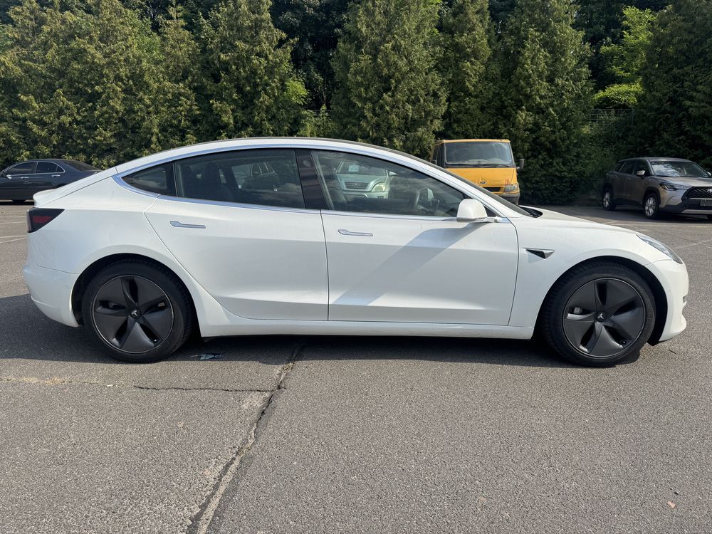 Продам TESLA Model 3 2020