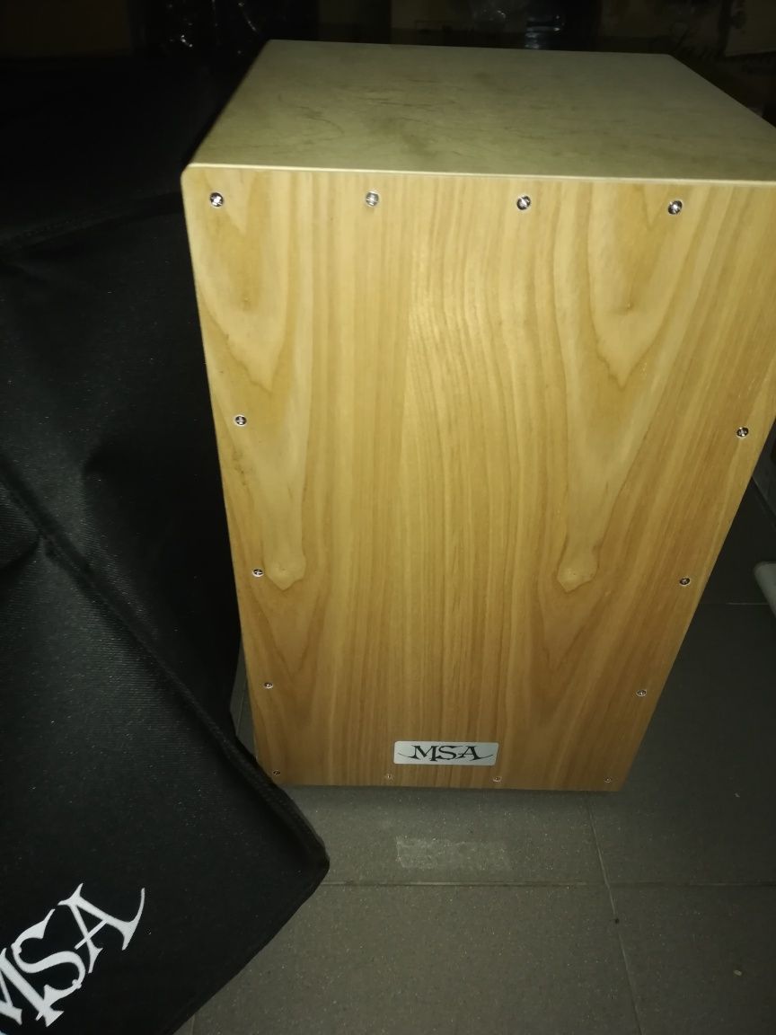 Cajon elétrico de madeira