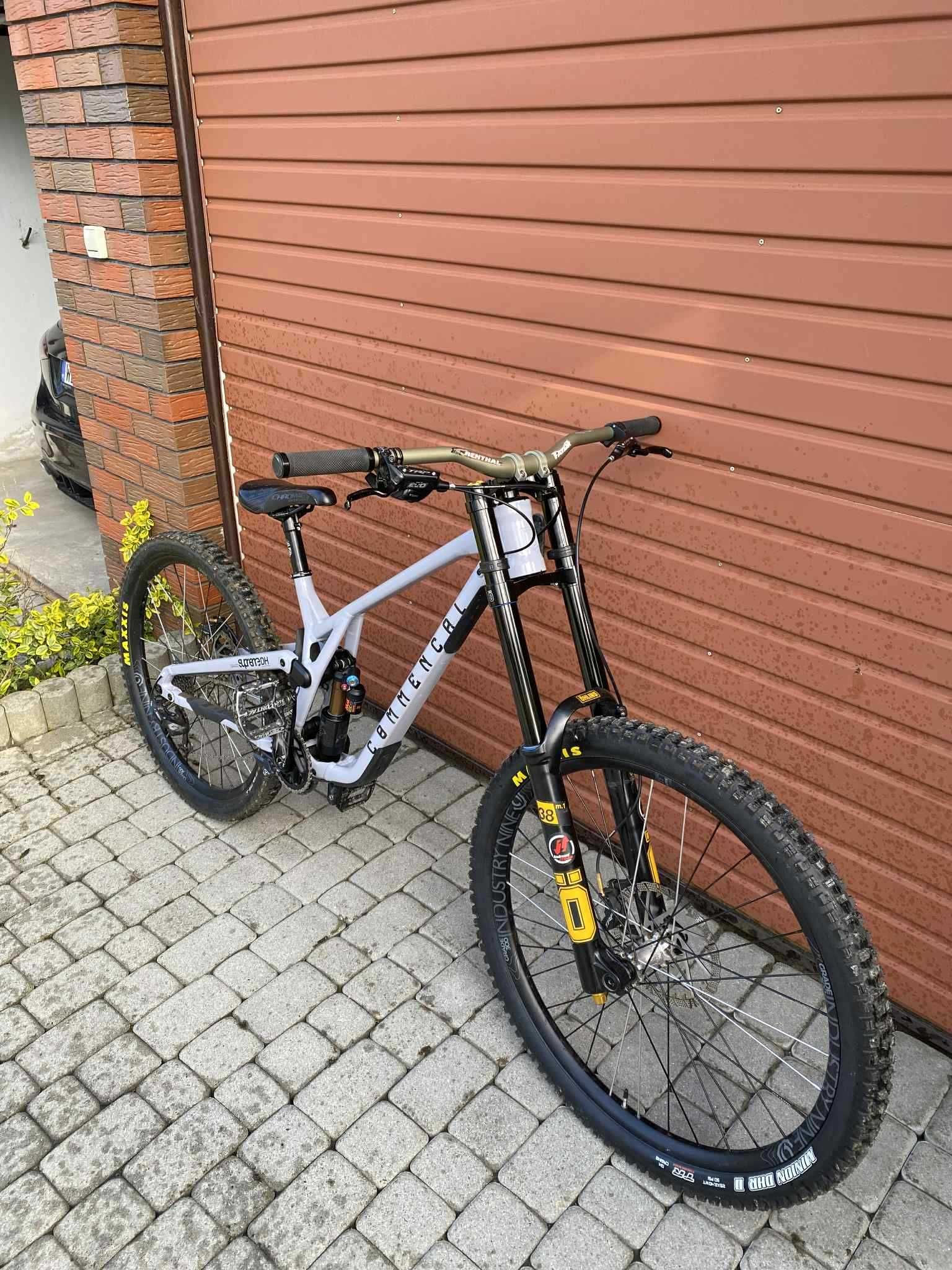 Commencal supreme v5 L