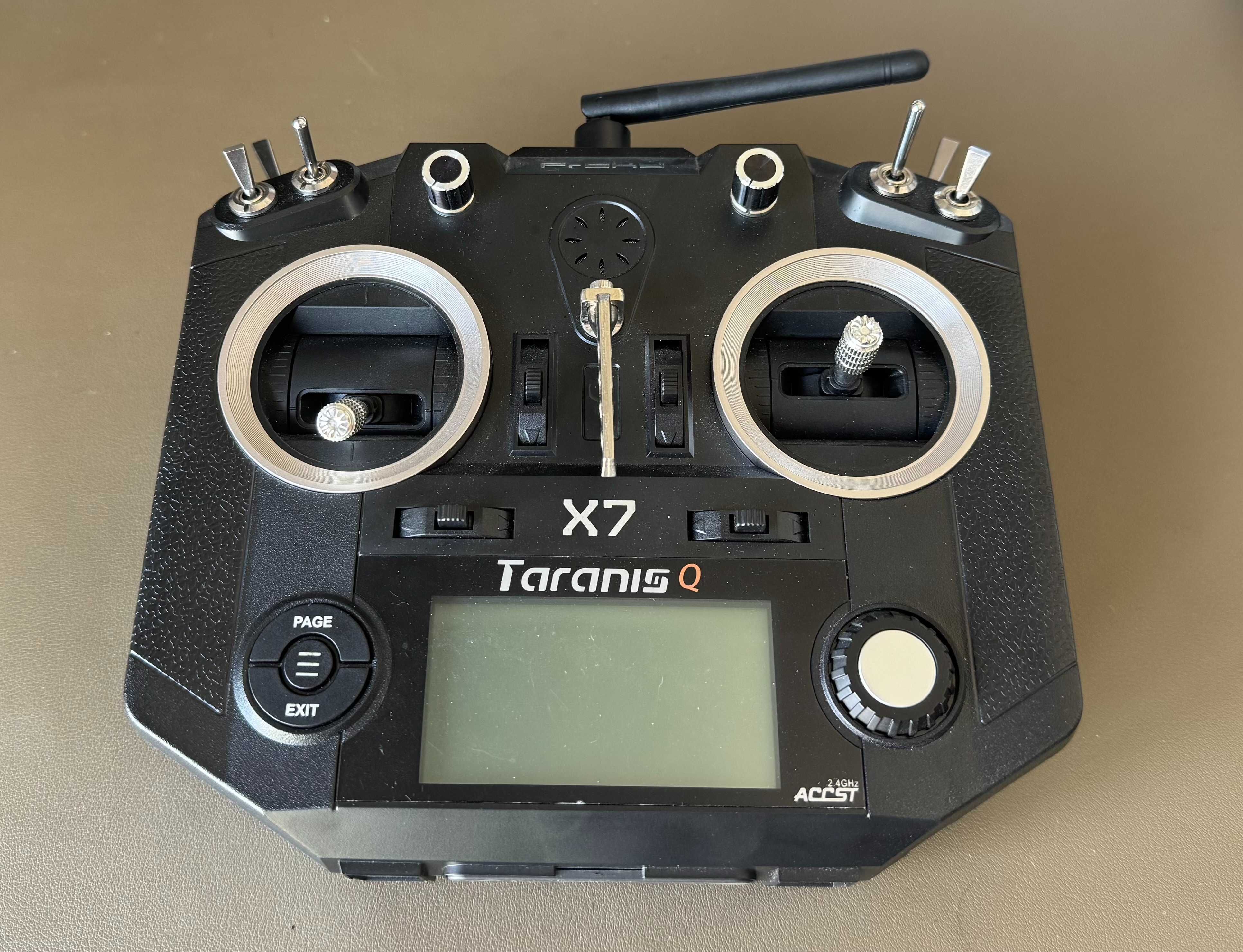 FrSKY Taranis Q X7 com módulo ELRS betafpv 1W