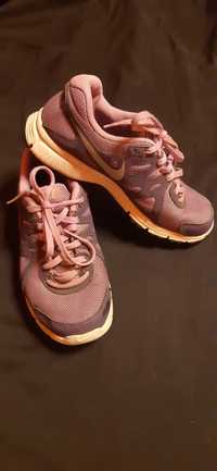 Buty NIKE r.35,5