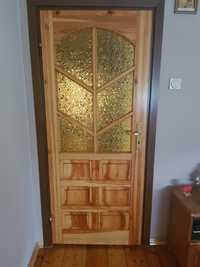 Drewniane wewnętrzne drzwi