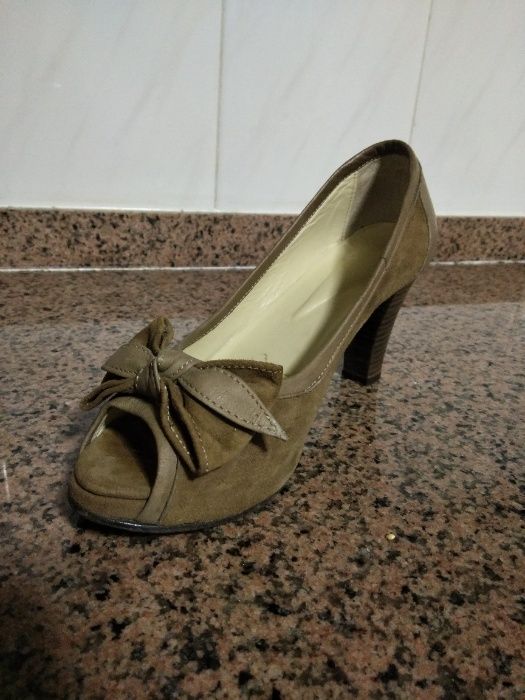 Sapatos de Salto (Caqui; Tamanho 35)
