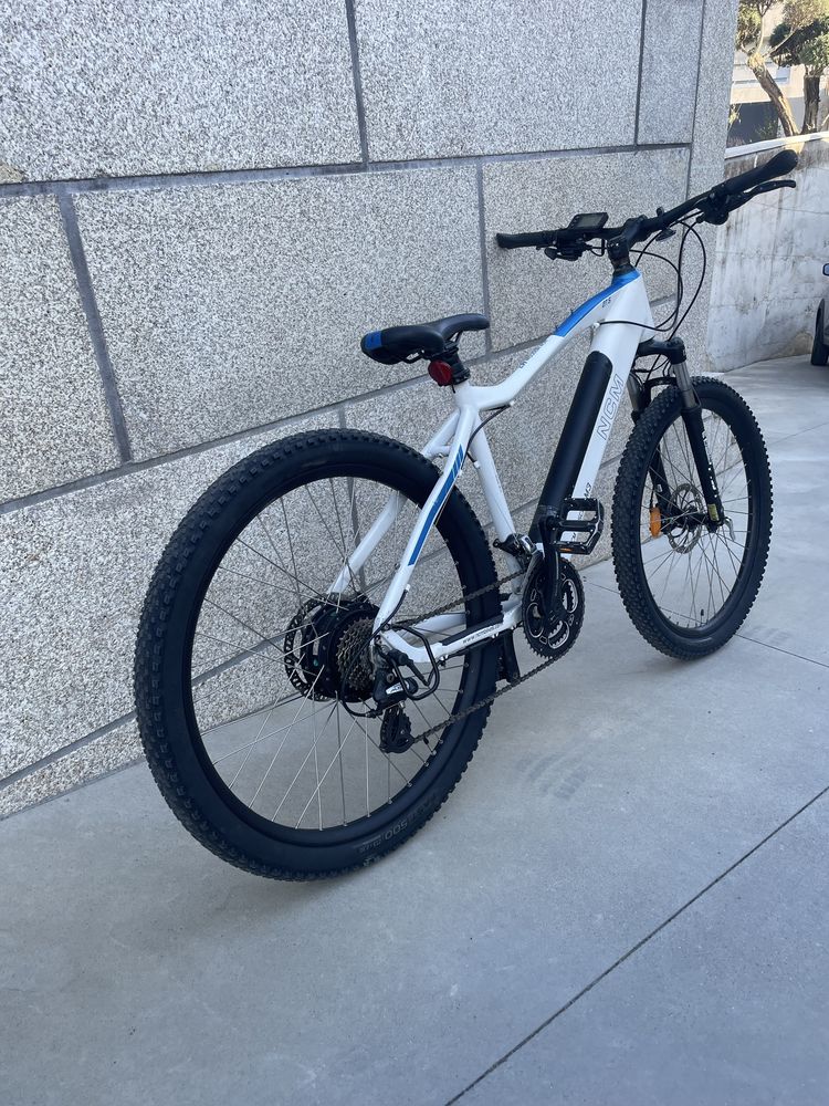 bicicleta elétrica (NCM Moscow M3)