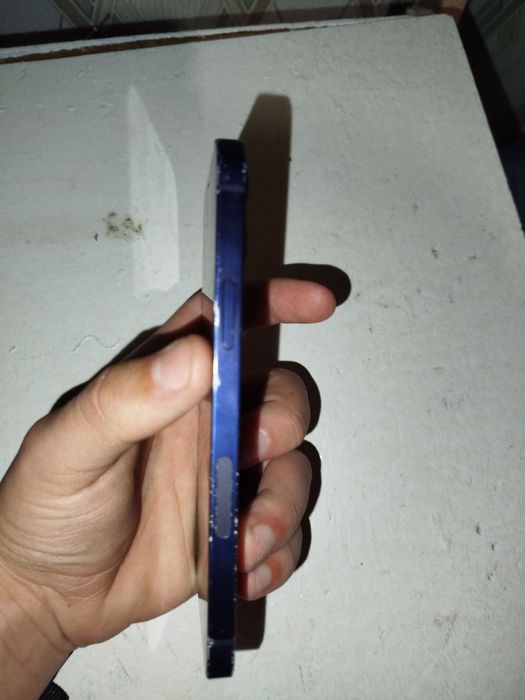 айфон 12 64гб синьому колярі