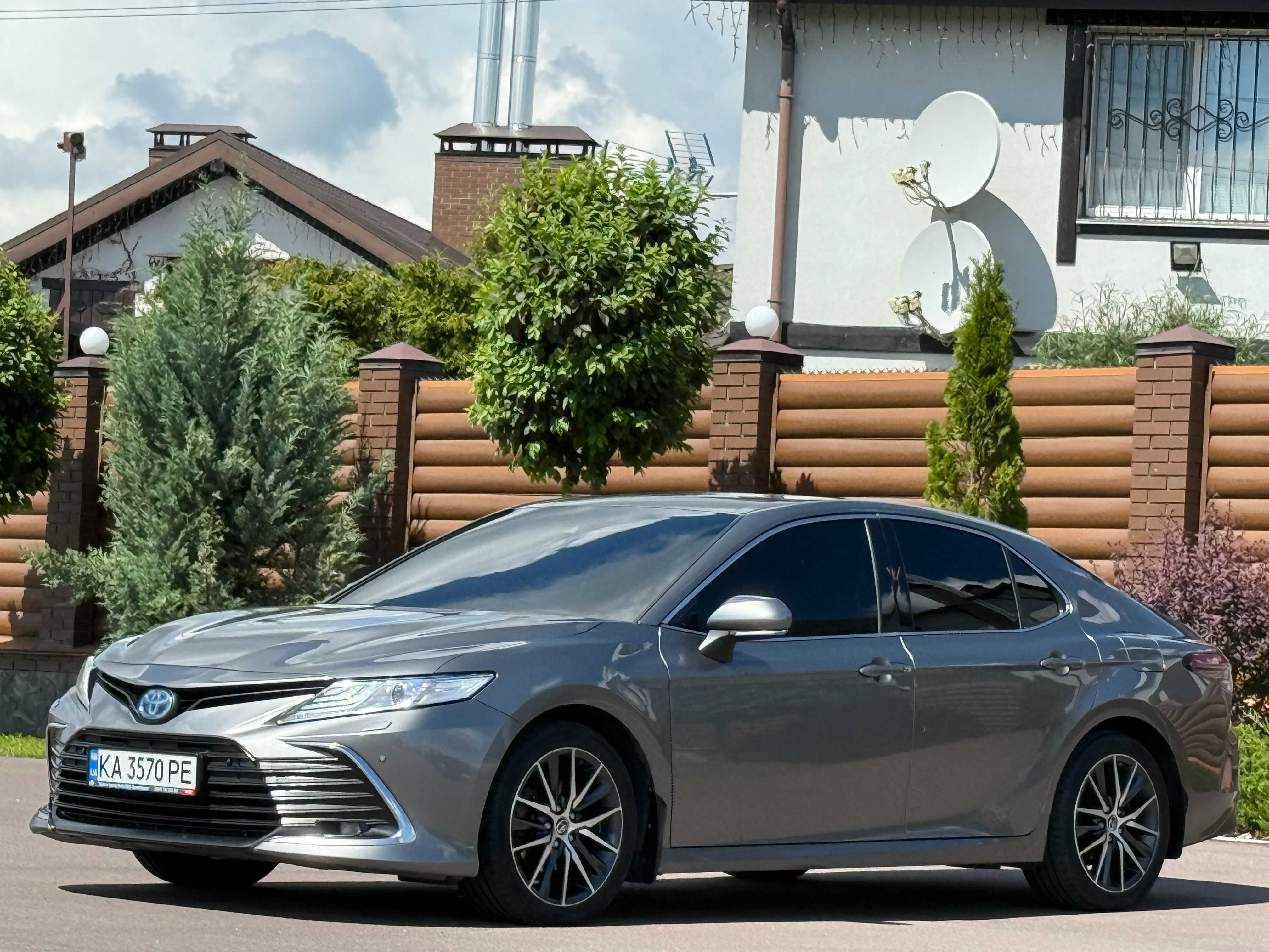 Toyota Camry 2021 Офіційна 2,5 Гібрид Гарний стан
