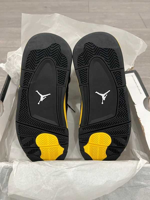 Buty do koszykówki Jordan 4 Air Retro Thunder nowy z metką R.44